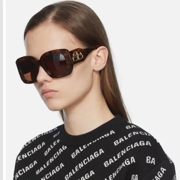 Balenciaga | Accessories | Balenciaga Paris Dframe  display picture 1
